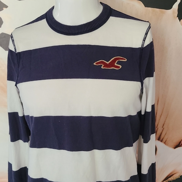 Hollister shirt - Picture 2 of 4